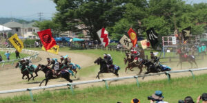 相馬野馬追甲冑競馬スタート画像