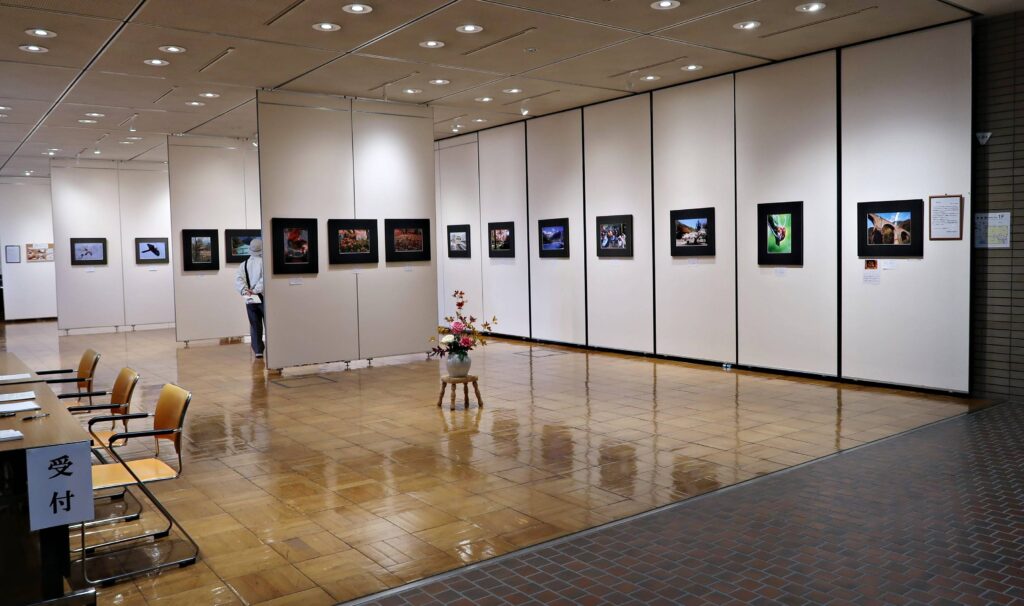 令和7年秋「満月写真クラブ」会場全景画像